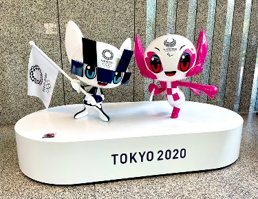 マスコット像（TOKYO 2020）