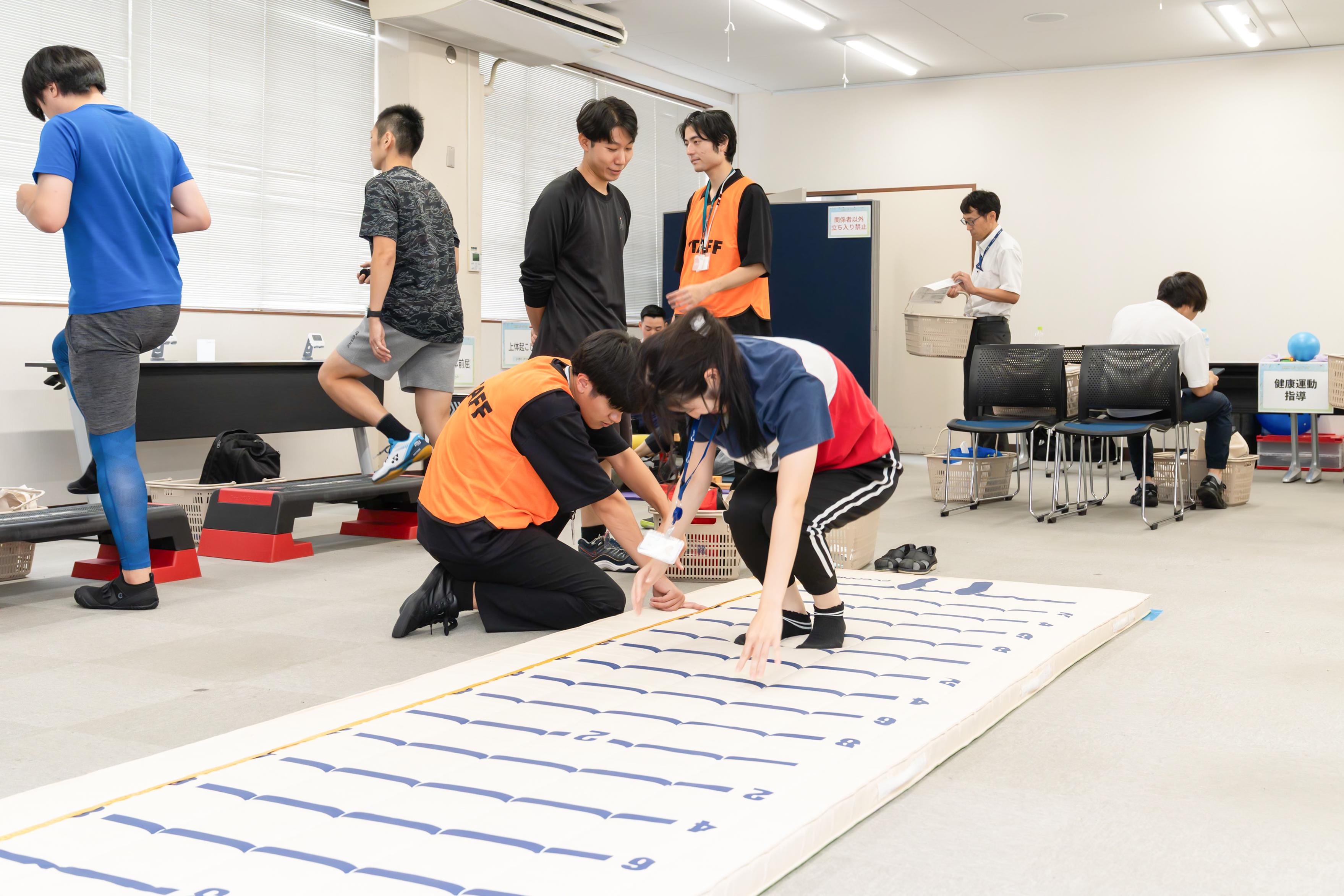 立ち幅跳びの様子