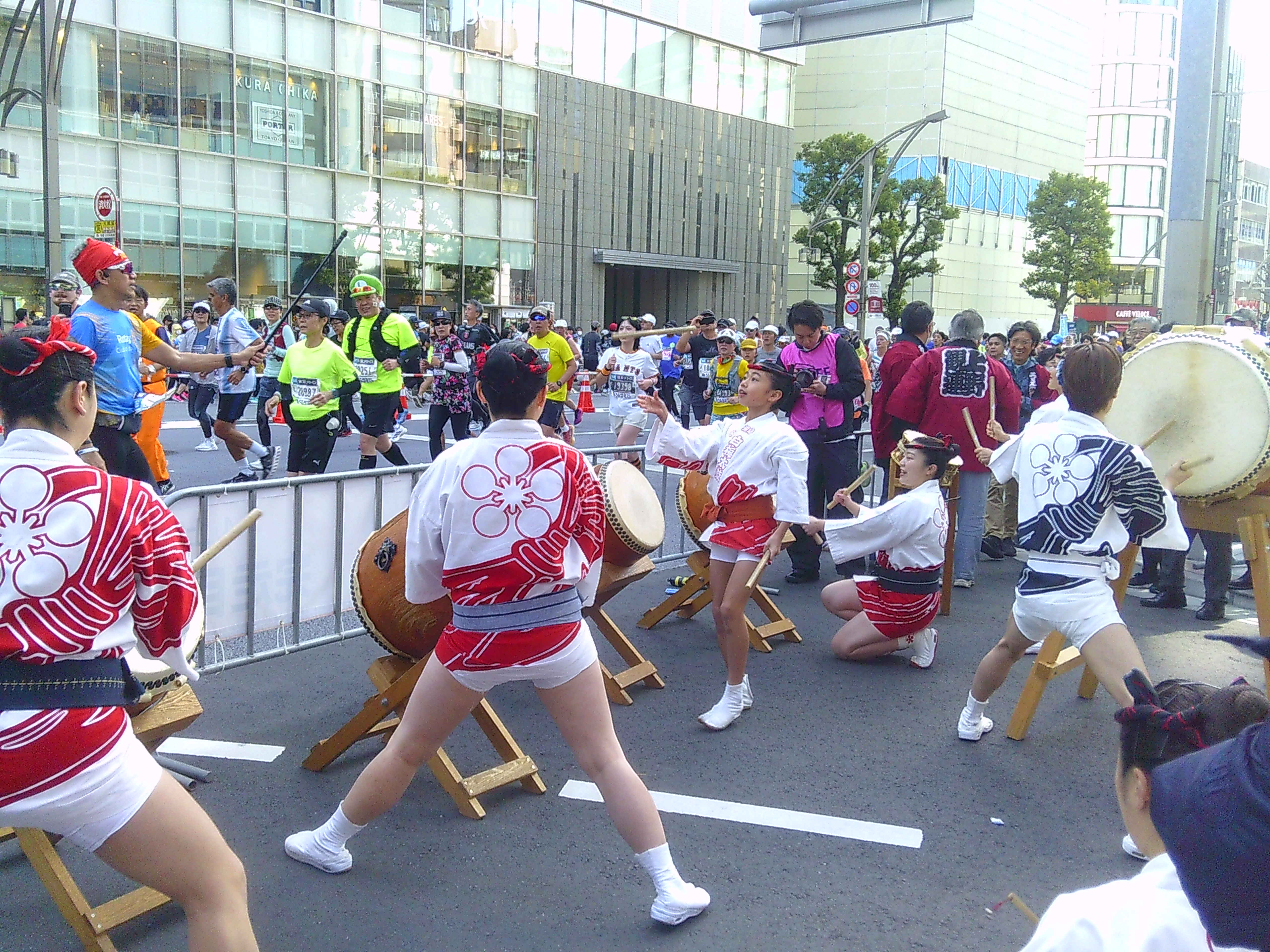 上野広小路の様子です。