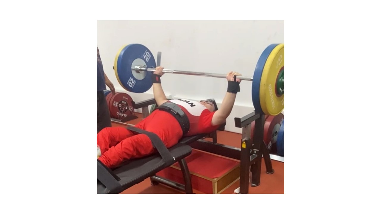 パワーリフティング競技画像